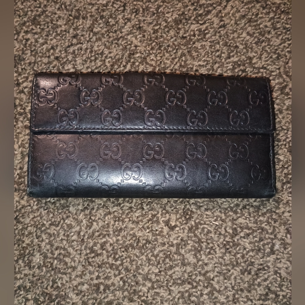Gucci Black Leather Wallet with Embossed Logo - Picture 2 of 14